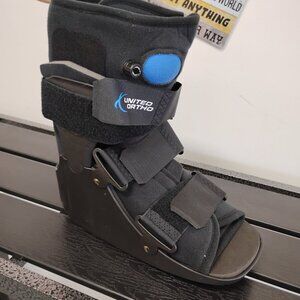 United Ortho Short Air Cam Walker Fracture Boot Size Large in black